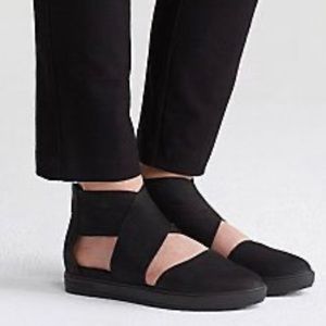 Eileen Fisher, Carver Crossover Sandals, Black Suede, Size 8M. NEW w/box.